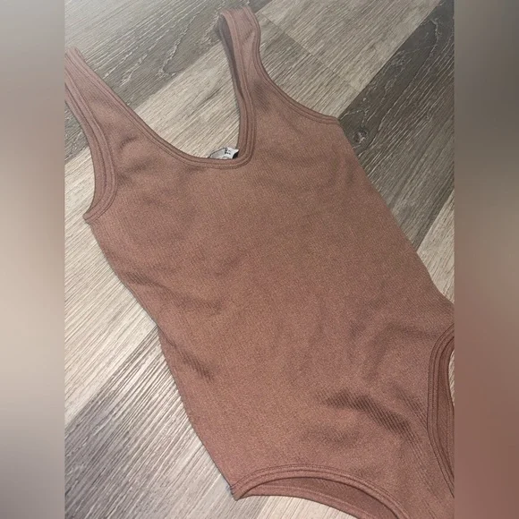 Zara Ribbed Bodysuit - Picture 3 of 3
